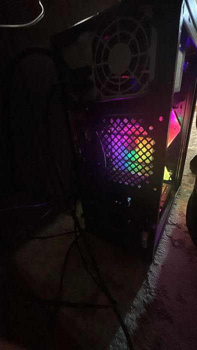 Системный блок , в хорошем состоянии