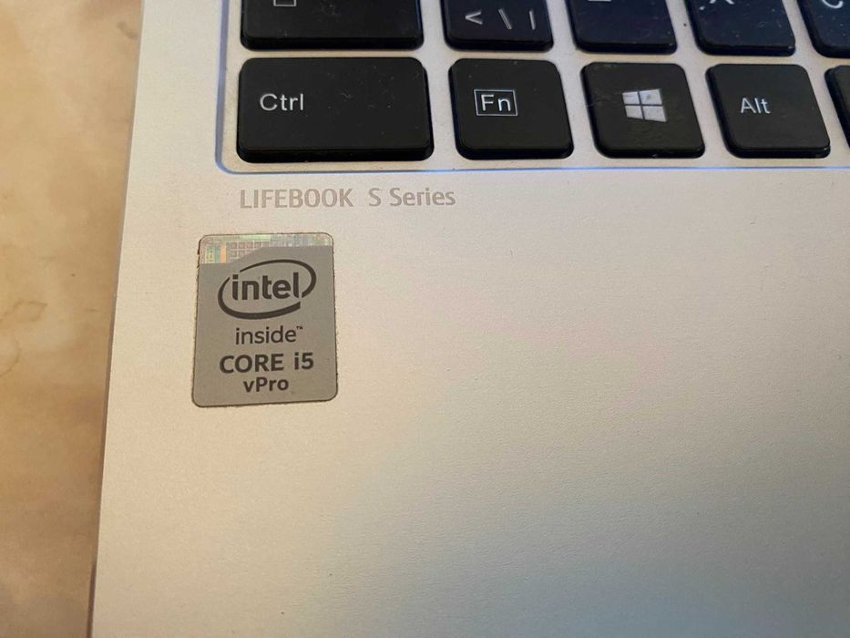 Лаптоп Fujitsu LIFEBOOK S935