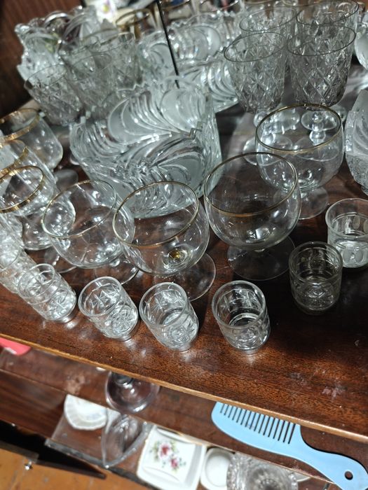 Продаю хрустальные вазы ,фужеры,рюмки