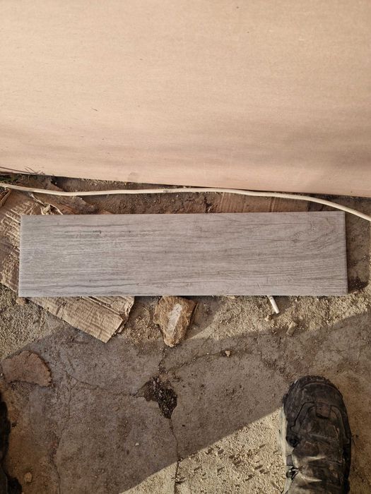 Плочки и лепило за тях