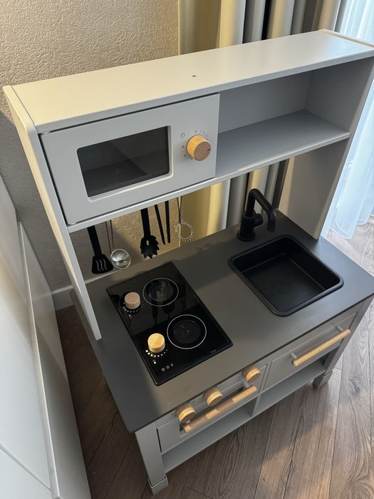 Детска дървена кухня