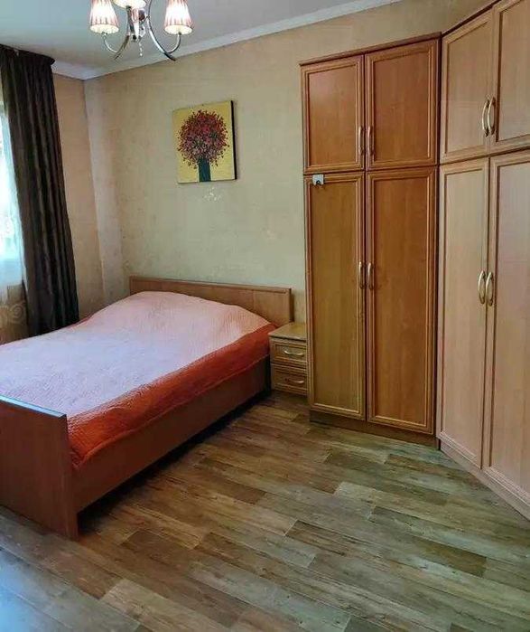 Продам часть отдельно стоящего трёхкомнатного  благоустроенного  дома.