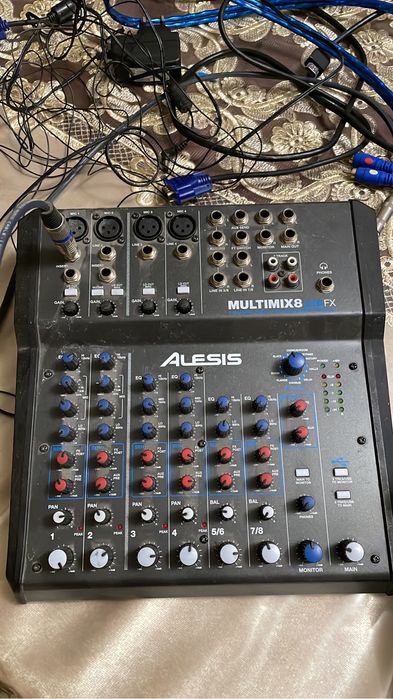 Микшер Alesis Multimix 8 usb fx