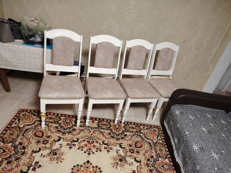 Продам стулья новые
