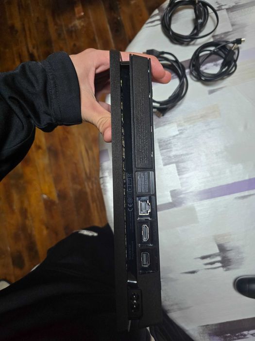 Playstation 4 slim