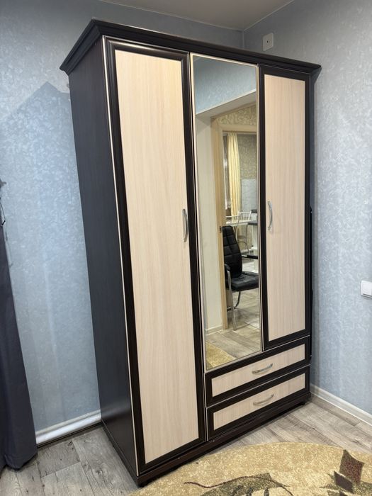 Продам шкаф и комод с зеркалом