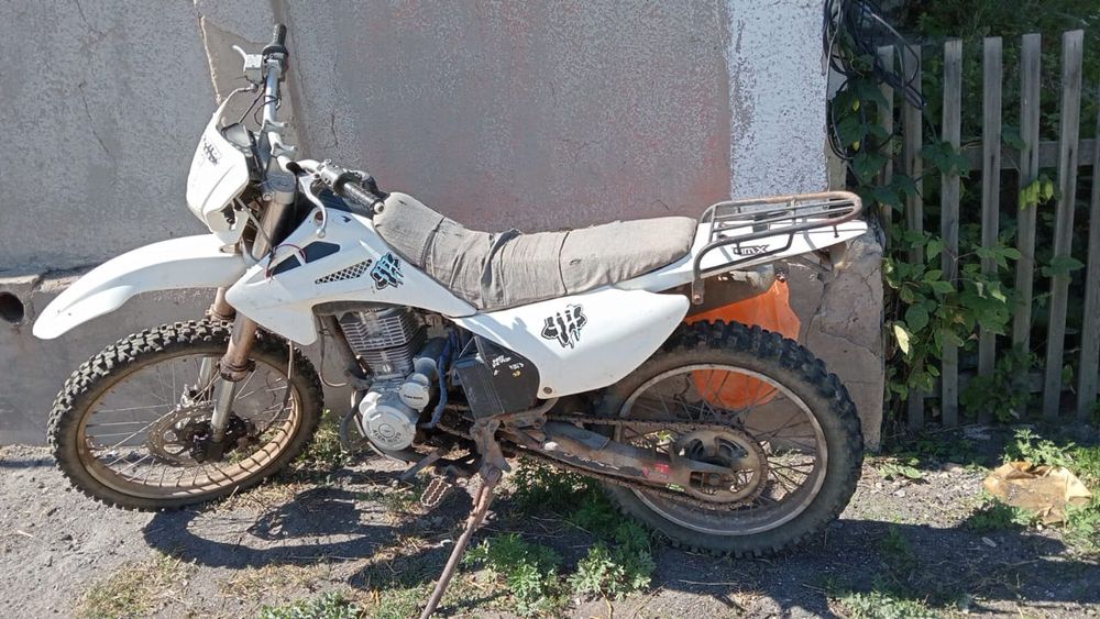 Мотоцикл эндуро 250 кубов.