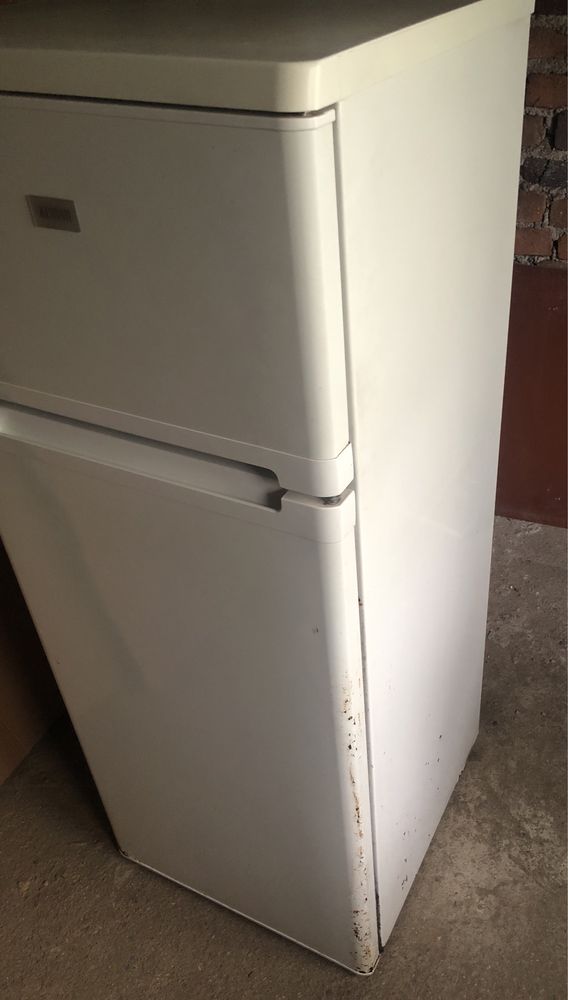 Хладилник Zanussi 140см