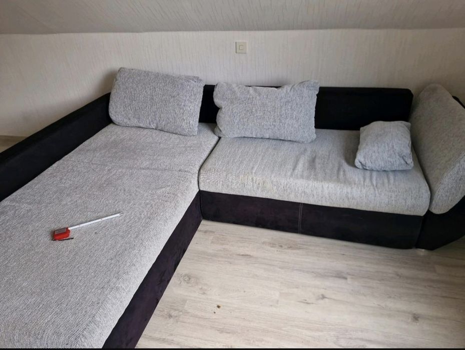 Canapea extensibilă cu spațiu pentru depozitare