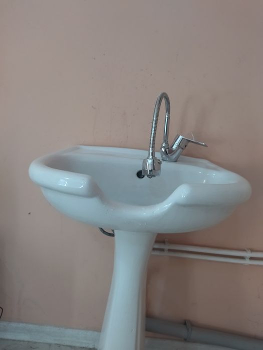 Salon uchun kreslo stol stul devan shkaf va rakavina smisiteli bilan