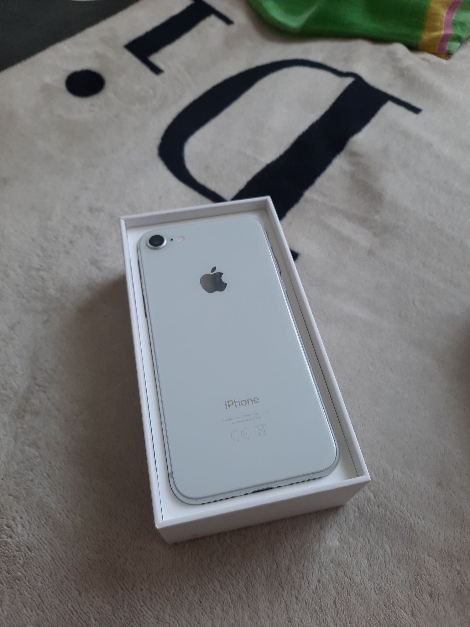 Продам IPhone 8 (SE) 2