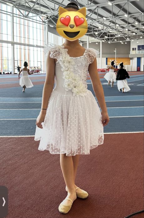 Гимнастический купальник, платье с пышной юбкой