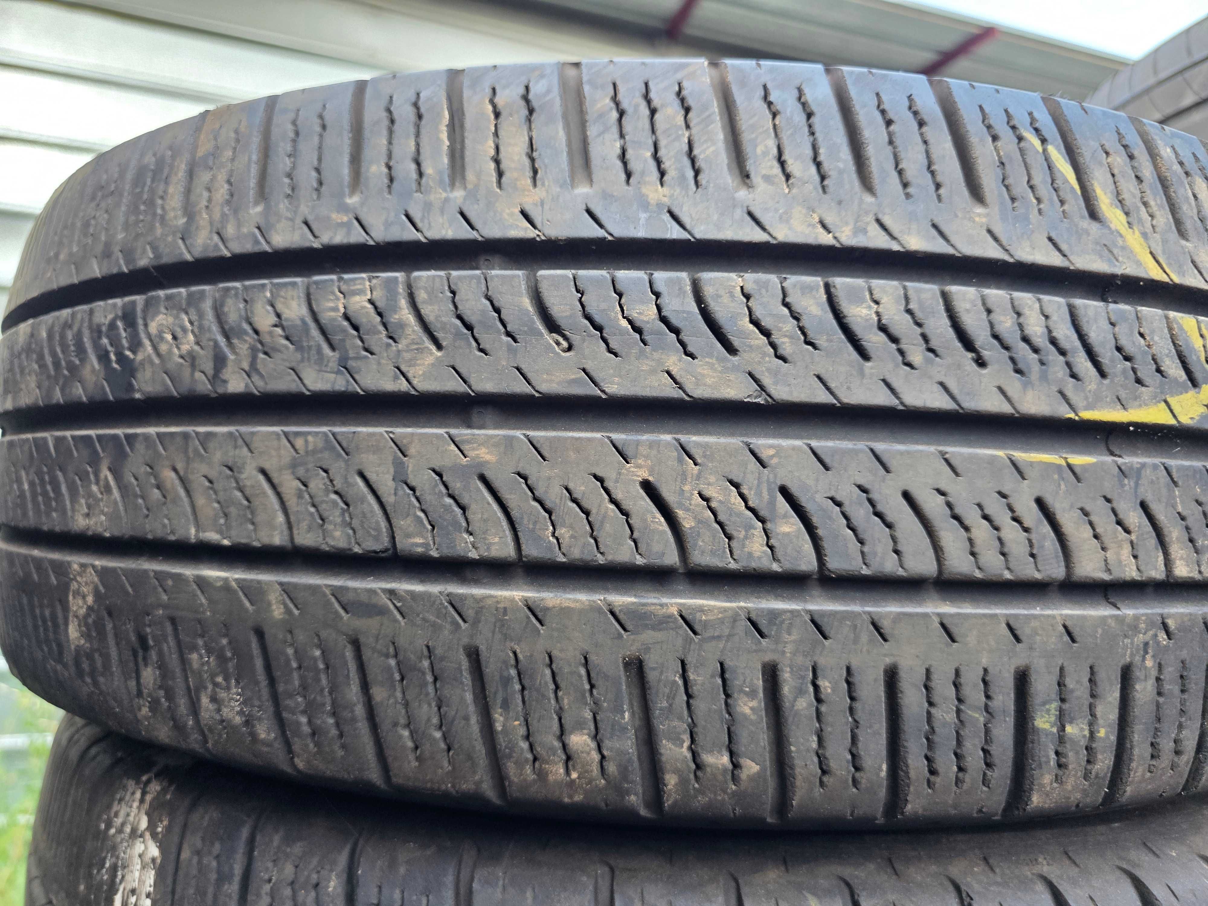 2бр Всесезонни гуми за БУС 225 70 15 С - Pirelli