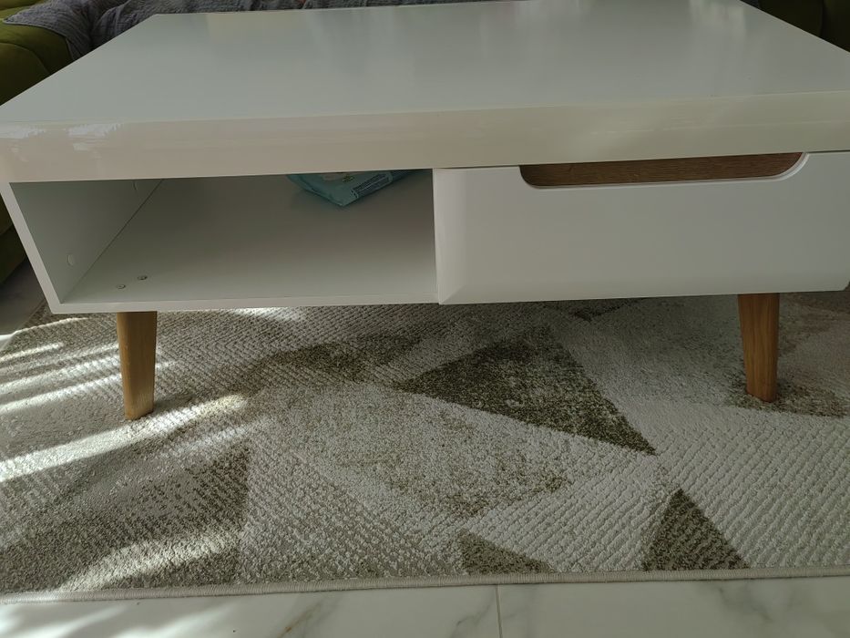 Холна маса с чекмеджета