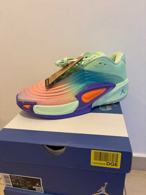 Vand adidasi Nike Jordan noi diferite modele 400-450 Ron