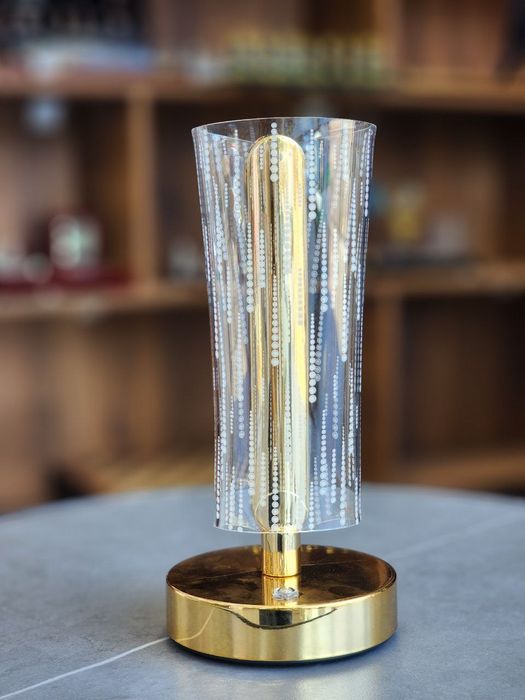 Беспроводная настольная лампа с трехцветным освещением