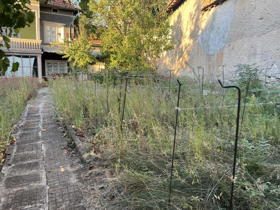 Двуетажна къща в село Петърница