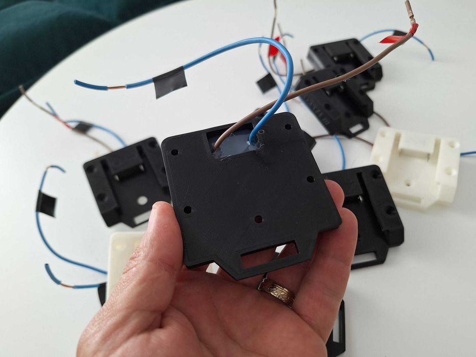Adaptor universal pentru baterii Parkside cu 2 pini si cablu