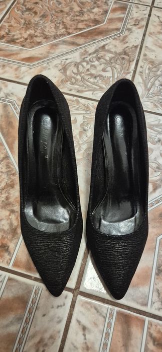 Pantofi stiletto cu toc mediu