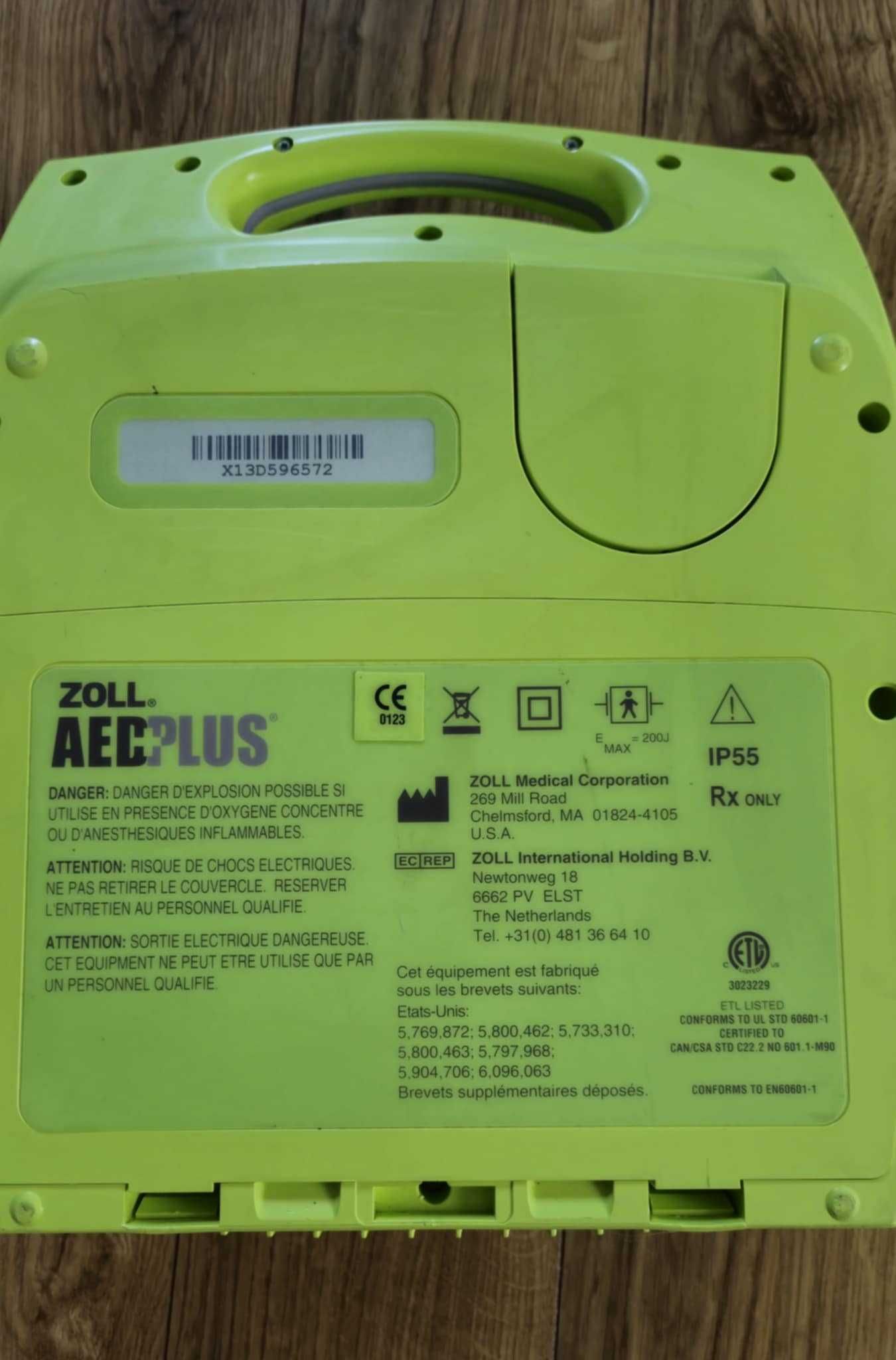 Продавам Zoll AED Plus полуавтоматичен дефибрилатор