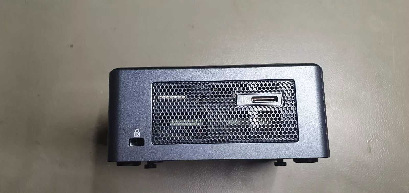 Intel NUC8i7BEH - Core i7-8559U, 2TB Nvme, 16GB RAM, Windows 11 Pro