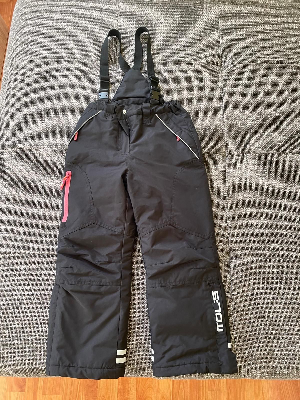 Costum de ski fetite