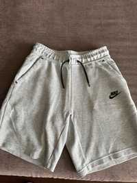 Nike; Tech Fleece къси панталонки
