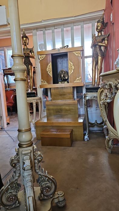 Голяма  дърворезба на буда