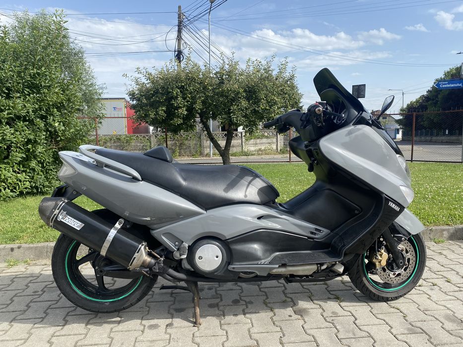 Se vinde maxi scuter Yamaha T Max an 2004