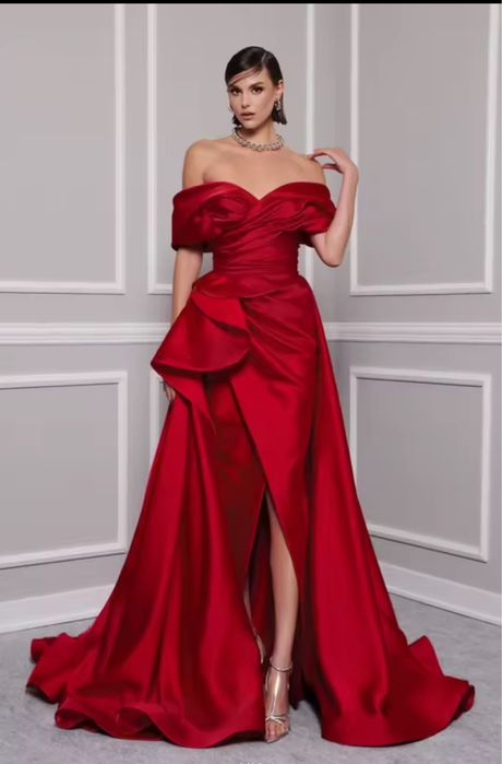 Rochie eleganta de seara marimea S disponibila pe culoarea rosie si ne