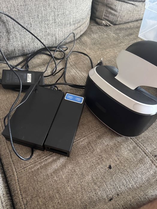 Playstation PS4 PRO cu 1 TB 2 controlere si set PS VR