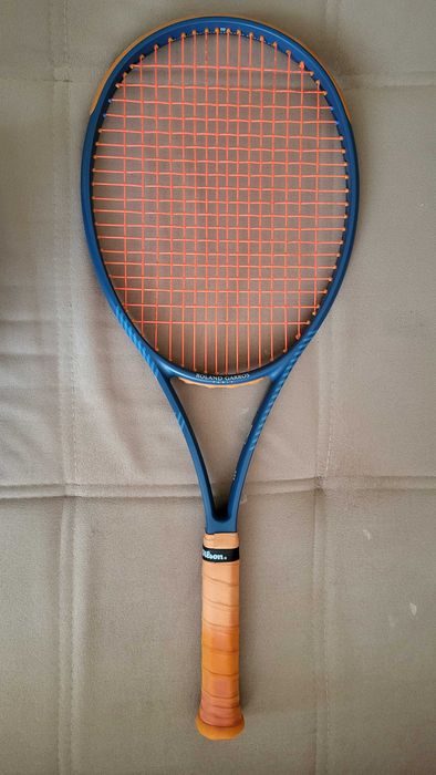 Wilson Blade V9 Rolland Garros Edition. 16x19,305 гр.,98sq.in.Ручка 2.