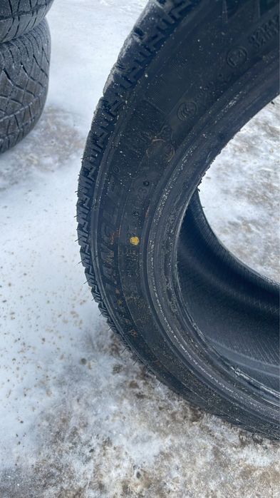 2 шины 235/45 R18 Triangle TI501 зимние шипованные. Почти новые