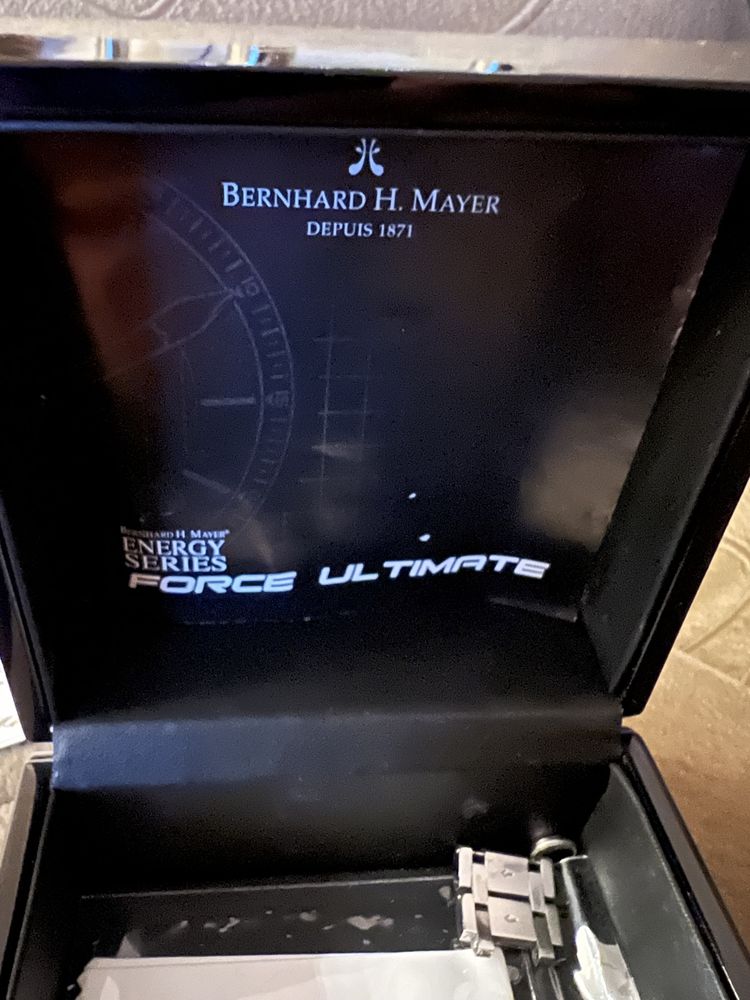 Продам часы Bernhard H.Mayer