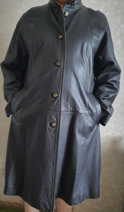 Vând haină de piele