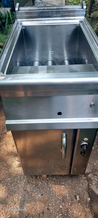 Vând friptoză pe gaz inox
