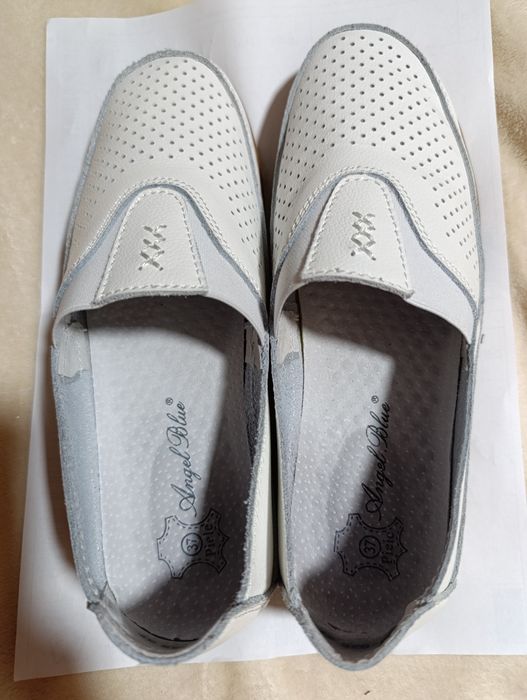 Mocasini din piele cu perforații