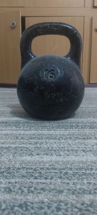 Продам гирю 16кг