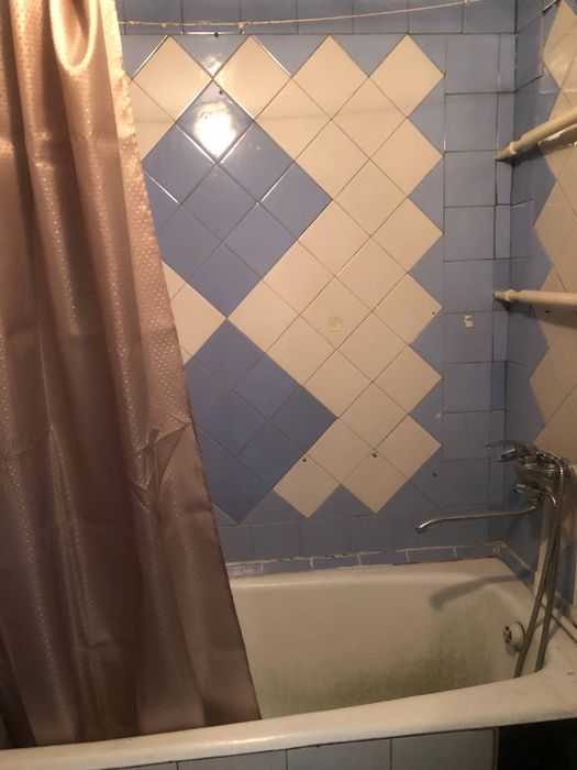 Продам Югнакий 1/2/5 балкон 2*3(под аренду готовая)или жить