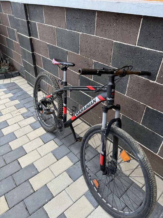 Vând bicicleta ca și nouă