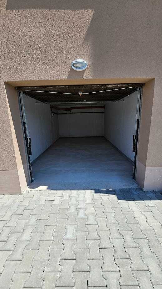 Продава се Тристаен апартамент в Пловдив, Остромила - 110 кв.м за 1310 €/кв.м - Снимка #11