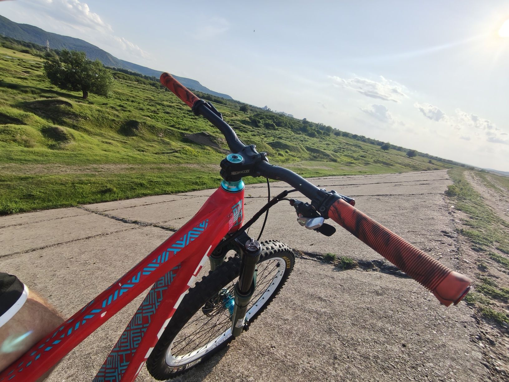 Vând bicicleta Giant faith 1