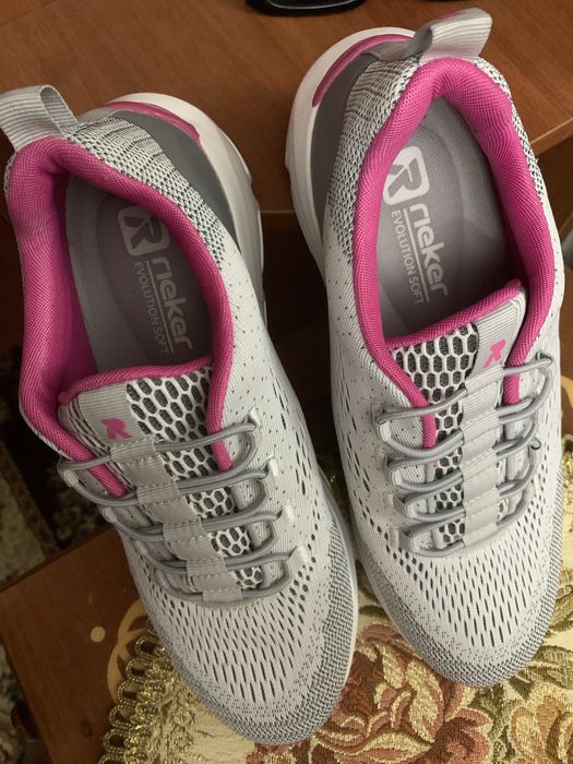 Продаю кроссовки новые , размер не подошел