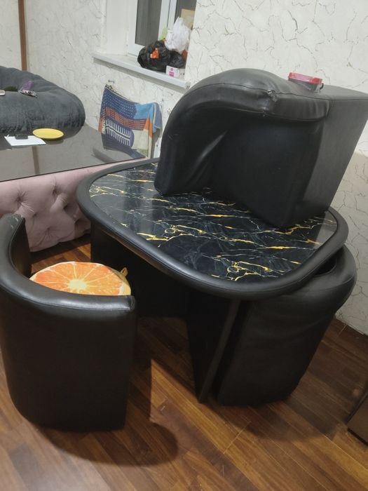 Стол и 4 стула из экокожи