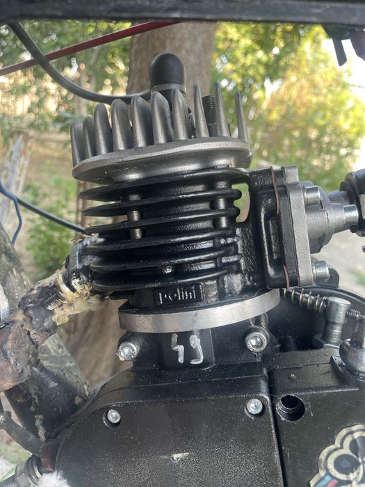Vand bicicleta cu motor 70 cc racing