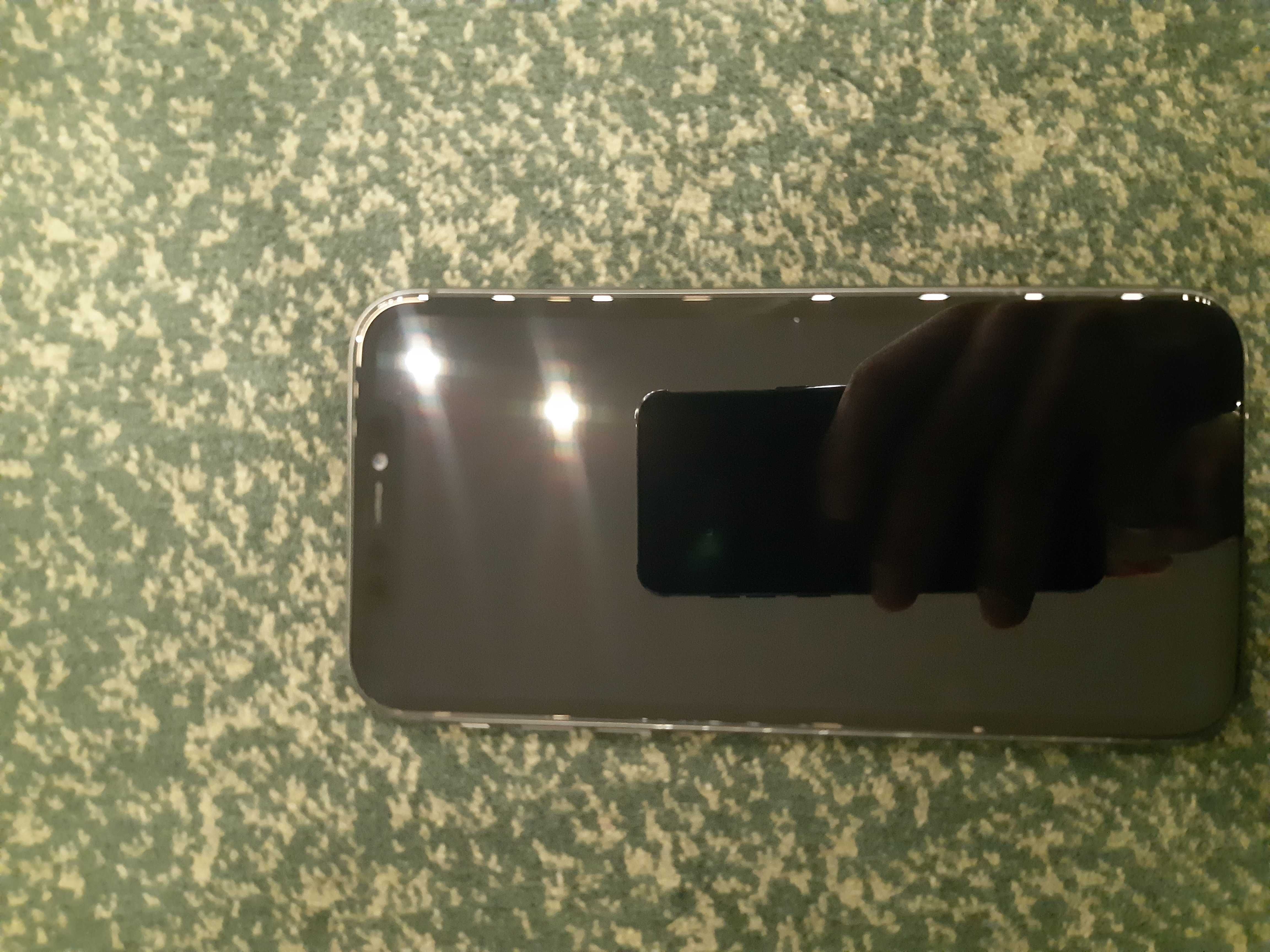 Iphone 11.  Apple