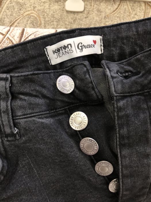 Blugi negri Koton