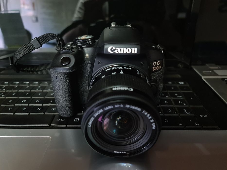 Canon EOS800 D APS-C сензор