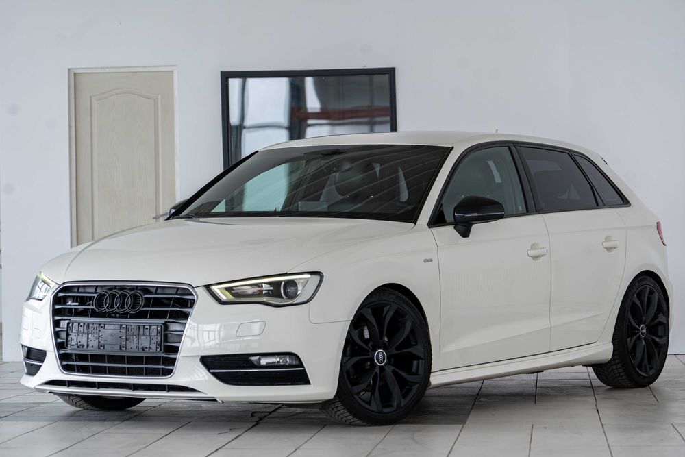Audi A3 8V S-Line * 1.6 TDI 105 cp * Piele * Senzori parcare * Xenon