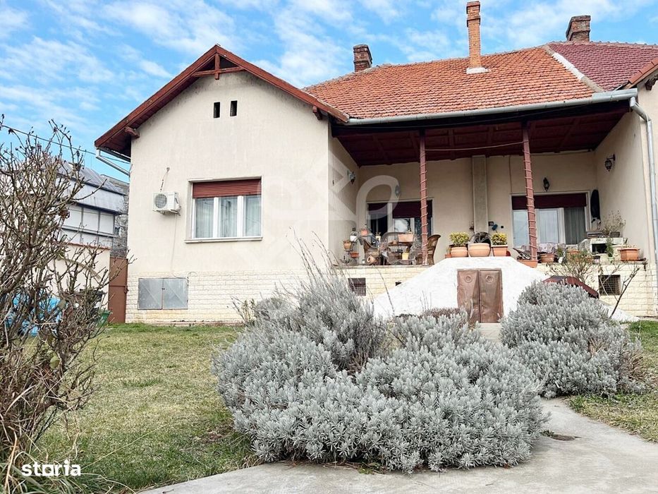 Casa cu 4 camere de vanzare in zona centrala din Oradea
